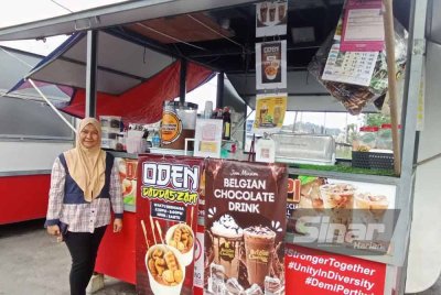 Aida Suriani berniaga air kopi, air coklat dan odden berharap perniagaanya terus maju.