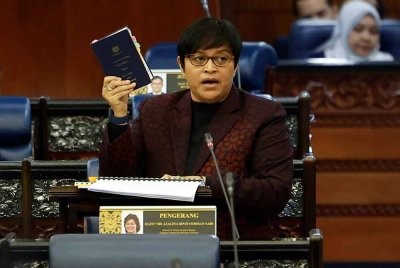 Azalina ketika sesi pergulungan RUU Perkhidmatan Parlimen 2025 di Dewan Rakyat pada Rabu.