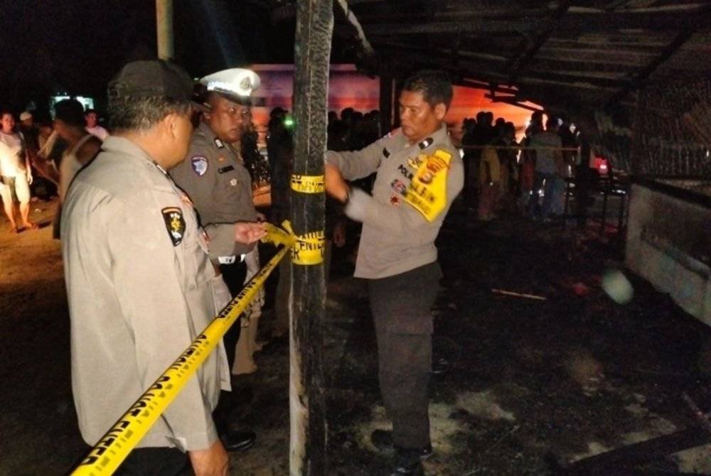Seorang pelajar lelaki berusia 14 tahun maut dalam kebakaran di rumahnya di Kampung Tengganau, Pinggir, Bengkalis, Riau, pada Ahad lalu. Foto Agensi