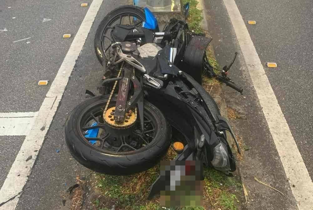 Keadaan motosikal mangsa yang rosak susulan kemalangan tersebut.