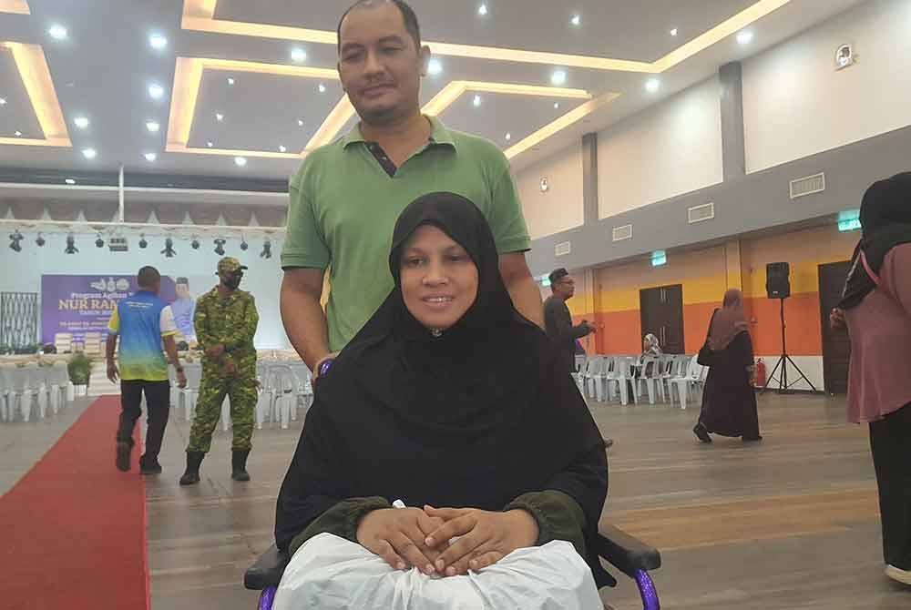 Saadiah dan suaminya, Amran.