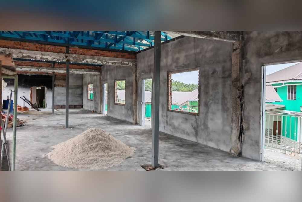 Asrama lelaki MTAJ yang sedang dibaik pulih dan memerlukan dana RM500,000.