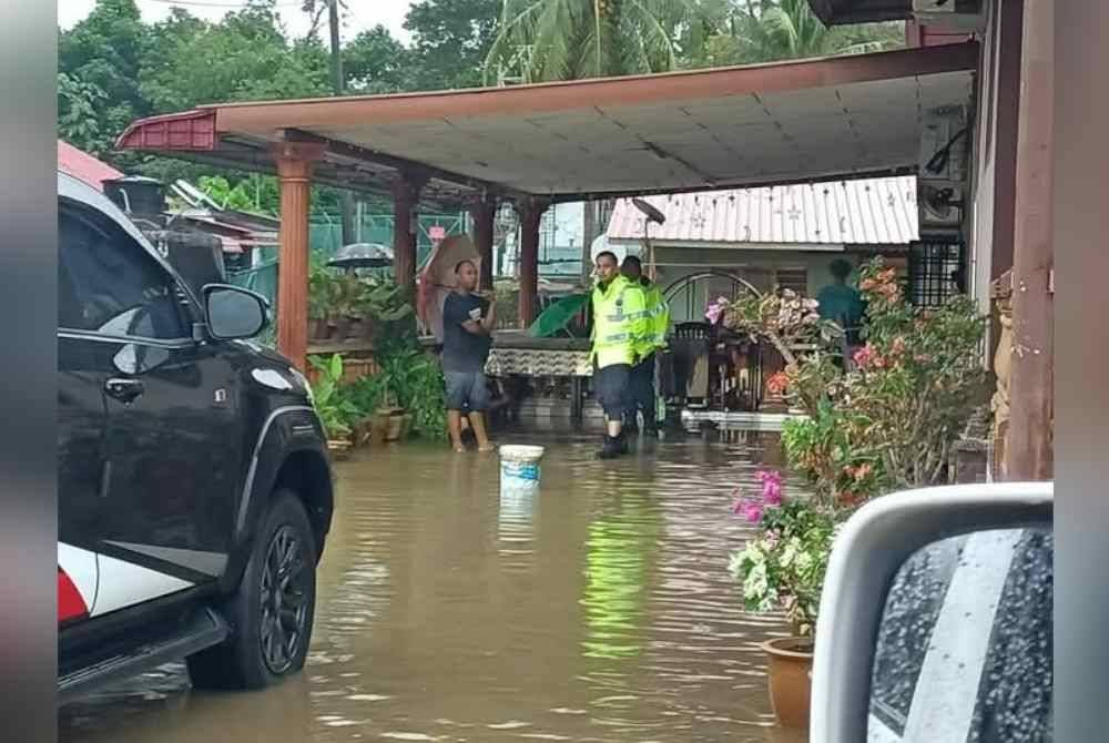 Ibu Pejabat Polis Daerah Port Dickson menasihati orang ramai untuk terus berwaspada dalam menghadapi situasi banjir memandangkan hujan masih berterusan.