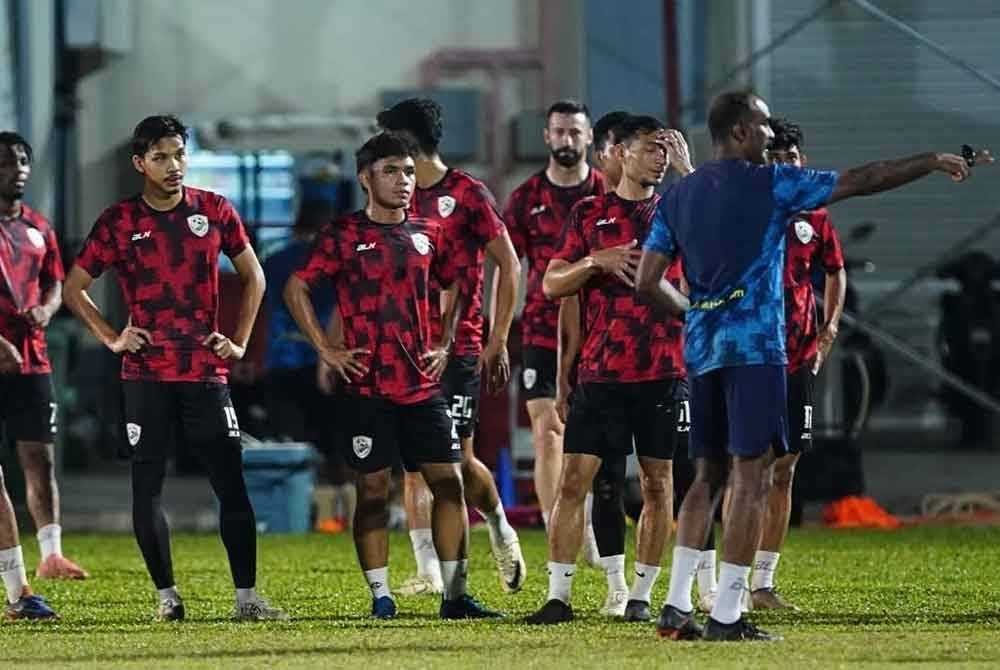 KDA FC giat menjalani latihan bagi persiapan aksi Liga Super menentang KL City pada Jumaat ini. Foto KDA FC