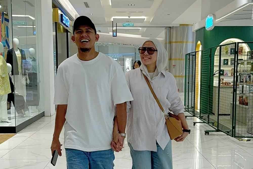 Zira tetap berada di sisi Nabil mengharungi saat sukar.