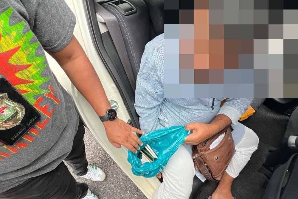 Antara warga asing yang diperiksa dalam operasi khas Jabatan Imigresen Malaysia.