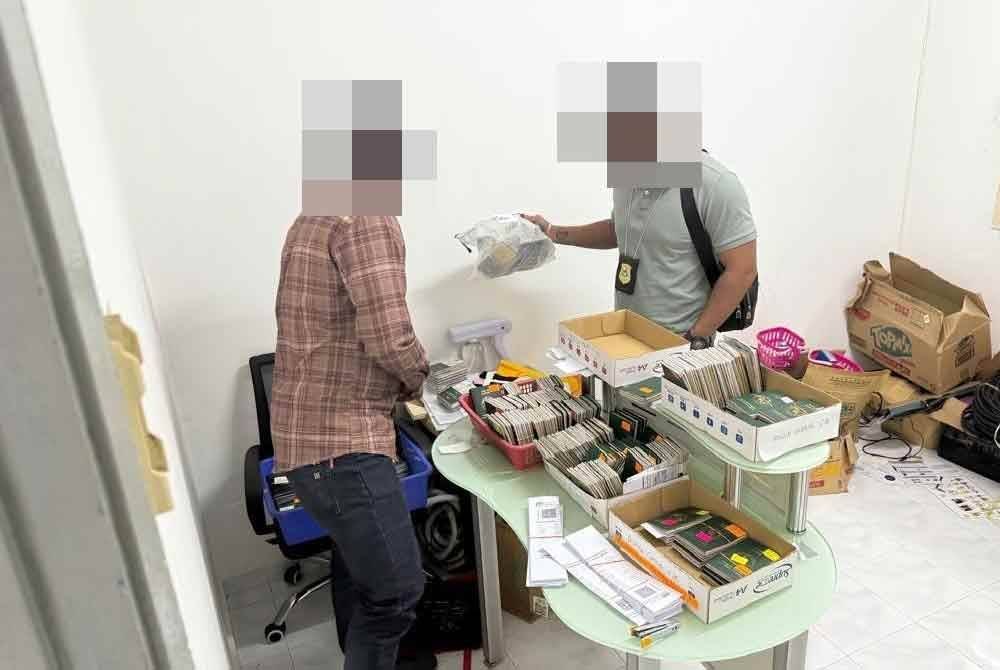 Sindiket ejen haram yang aktif membekalkan pekerja asing tumpas dalam serbuan berasingan di sekitar Lembah Klang, pada Rabu.