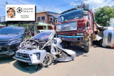 Sebuah lori yang dipandu oleh warga asing merempuh 14 kenderaan di hadapan Sekolah Kebangsaan Tansau di Putatan, Sabah pada 28 Februari lalu. Foto hiasan
