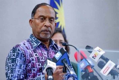 Zambry mengadakan sidang media mengenai Pemerkasaan Unit Integeriti Universiti Awam ketika Mesyuarat Pertama Penggal Keempat Parlimen ke-15 di Dewan Rakyat pada Khamis. Foto Bernama