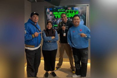 Kiah Propa (dua dari kiri) bersama Nabil Ahmad, Azad Jazmin dan Radin.