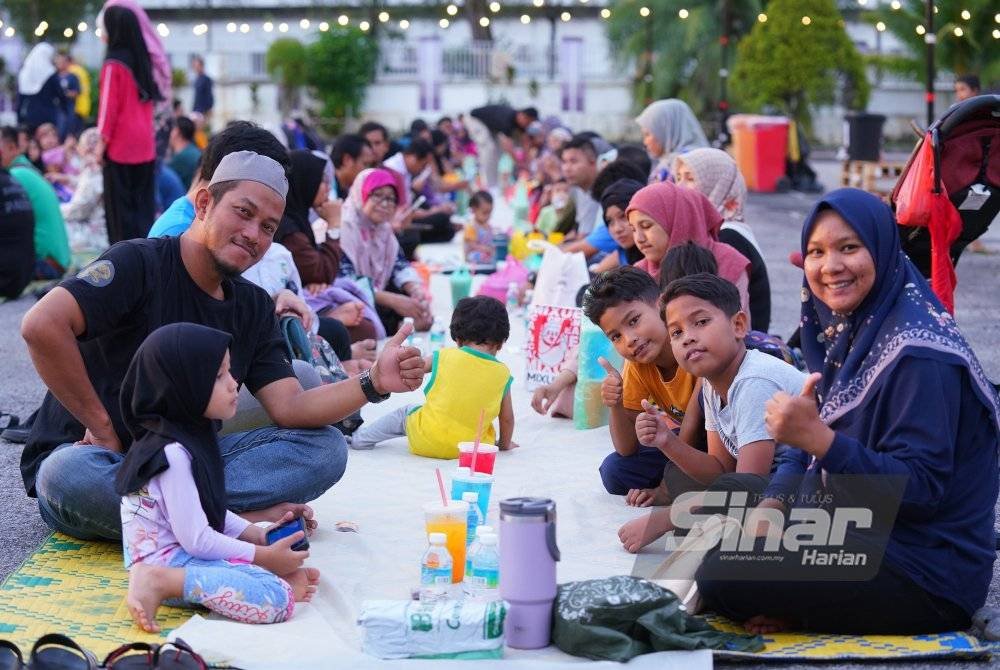 Iftar Ala Madinah @Karangkraf menjadi destinasi pilihan sekeluarga untuk berbuka puasa pada bulan Ramadan ini.