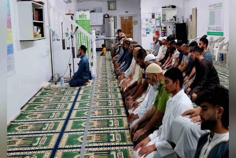 Muhammad Hanif Zakaria, 24, pelajar tahun tiga Sarjana Muda Pengajian Qiraat, Universiti Sains Islam Malaysia (USIM), mencipta sejarah kerana menjadi pelajar Malaysia pertama sebagai imam jemputan di Masjid At-Tawheed di Papatoetoe, kira-kira 20 kilometer dari bandar raya Auckland, dari 2 hingga 26 Mac ini. Foto Bernama