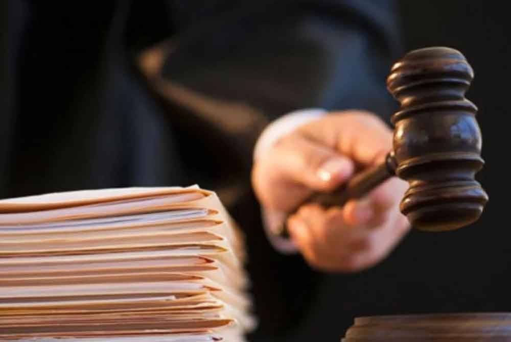 Seorang pemandu lori yang menyentuh punggung isteri orang didenda RM3,500 oleh Mahkamah Majistret di Seremban pada Jumaat. Gambar hiasan