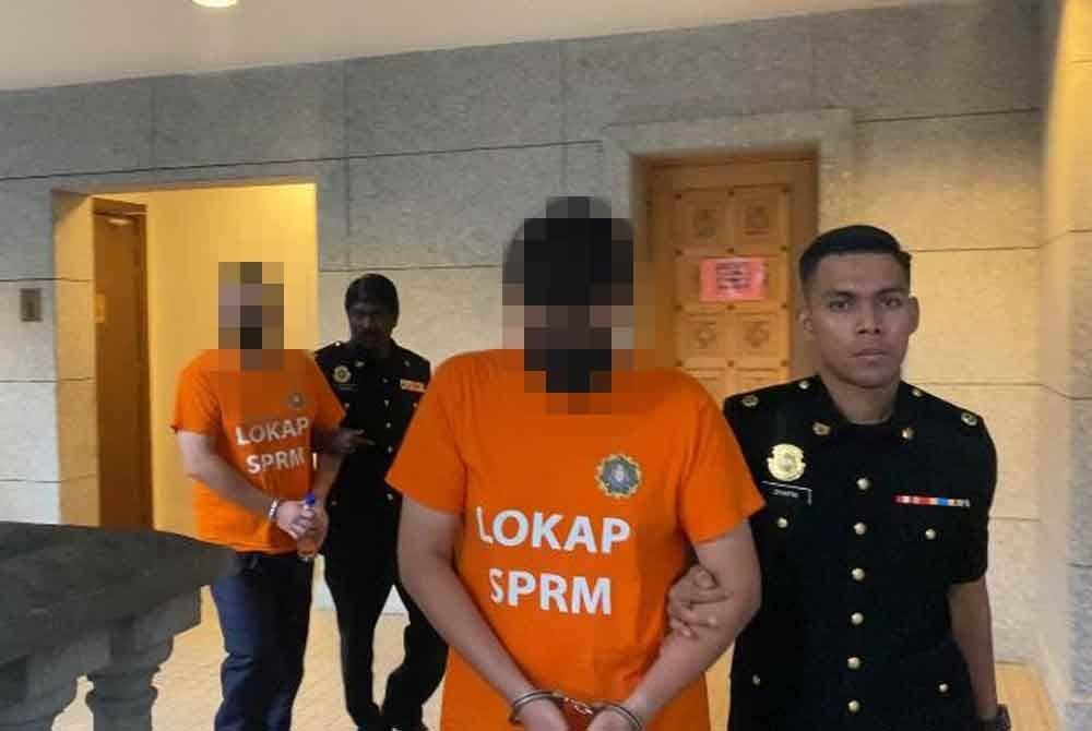 Dua individu termasuk seorang bekas Pegawai Khas kepada seorang Ahli Parlimen yang disyaki meminta dan menerima rasuah kira-kira RM500,000 ditahan SPRM dan dibawa ke Mahkamah Majistret Putrajaya pada Khamis.