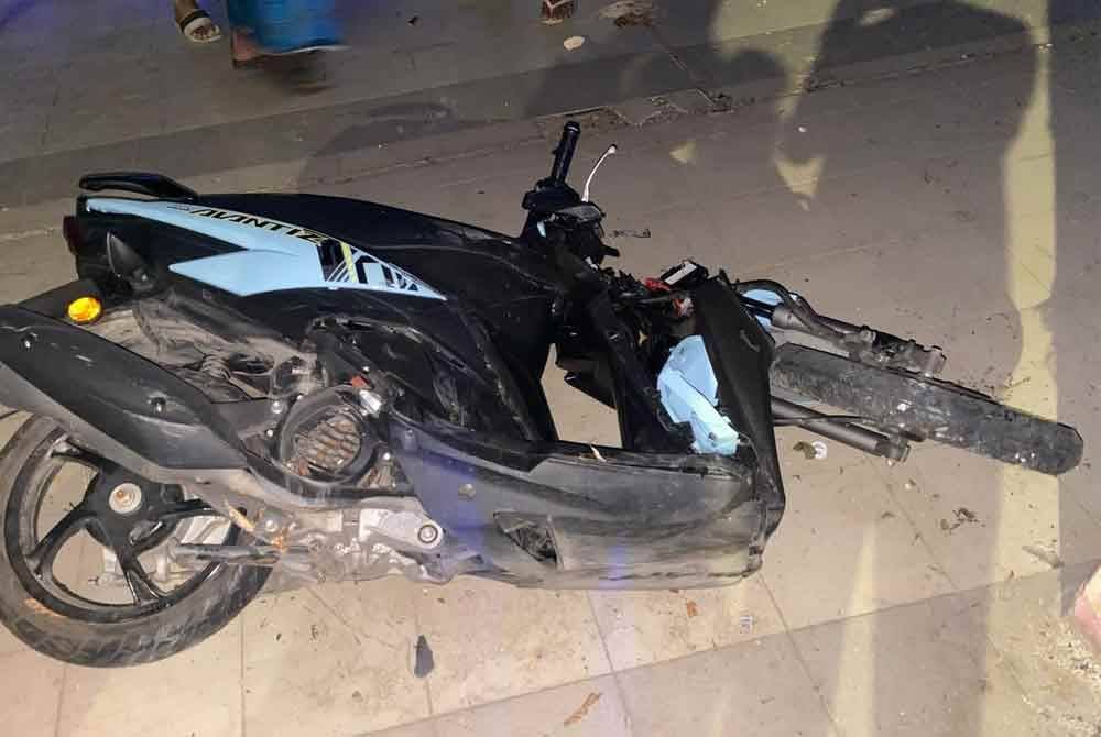Motosikal dinaiki mangsa ketika nahas sekitar jam 7.55 malam pada Jumaat.