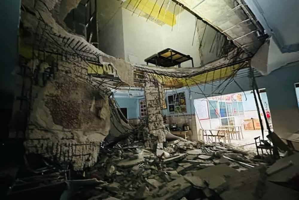 Runtuhan lantai di tingkat satu menyebabkan seorang wanita parah akibat dihempap dalam kejadian di sebuah premis di Jalan Segama, Kota Kinabalu.