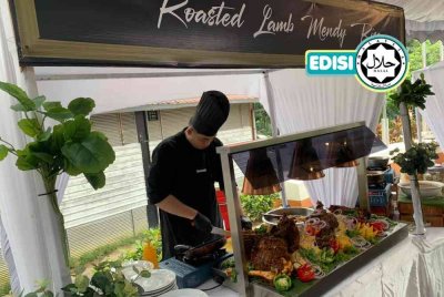 SELAIN hidangan pakej perkahwinan, Azam Pandan turut menyediakan juadah untuk pelbagai majlis termasuk bufet Ramadan halal. -Foto: IHSAN AZAM PANDAN SDN BHD