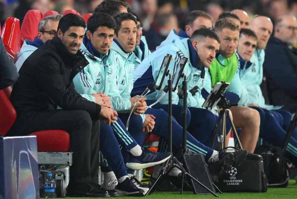 Arteta (kiri) mahu memastikan kemenangan ke atas United dalam aksi EPL pada Isnin. - Foto AFP