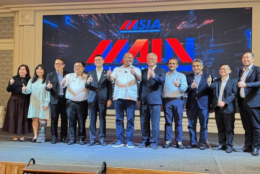 Gobind (tengah) hadir di Majlis Pelancaran Malaysia Semiconductor Industry Association AI Nexus (MAIN) pada Sabtu.