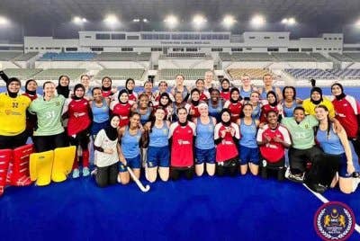 Skuad Malaysian Tigress meraih pendedahan berguna menentang Afrika Selatan di Bukit Jalil. Foto FB MHC.
