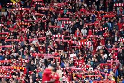 Slot seru penyokong Liverpool penuhi segenap penjuru Anfield setengah jam sebelum sepak mula liga menentang Southampton. Foto: Agensi