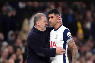 Romero (kanan) antara pertahanan Tottenham yang ditagih kembali khidmat baki saingan musim ini. - Foto Agensi