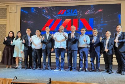 Gobind (tengah) hadir di Majlis Pelancaran Malaysia Semiconductor Industry Association AI Nexus (MAIN) pada Sabtu.