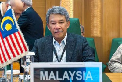 Mohamad menghadiri mesyuarat pada Sesi Luar Biasa Majlis Menteri-Menteri Luar Pertubuhan Kerjasama Islam (OIC) pada Jumaat. Foto Bernama