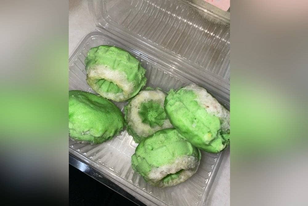 Kelapa masam dan apamnya keras. Foto Nurul Syazwani