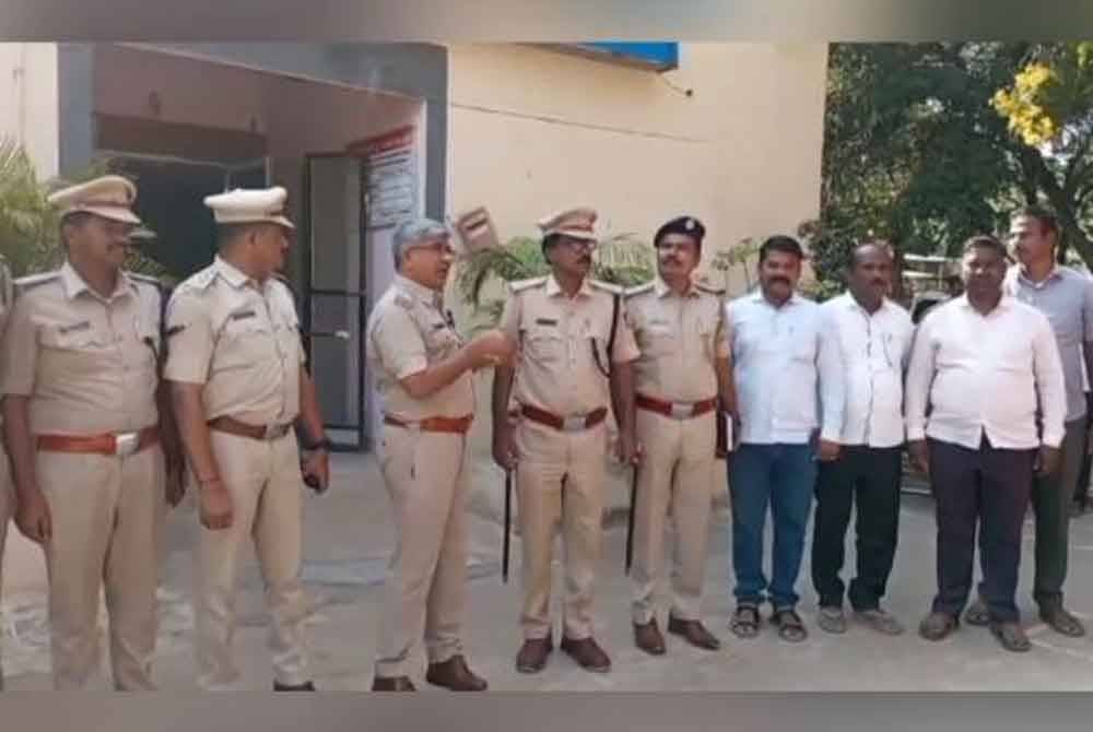 Polis telah menahan dua suspek yang dipercayai terlibat dalam serangan itu dan siasatan lanjut sedang dijalankan. - Foto REUTERS