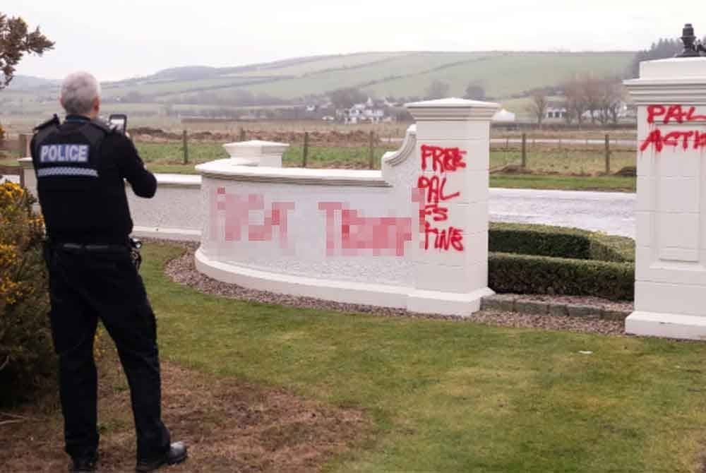 Kata-kata hinaan terhadap Trump. Agensi