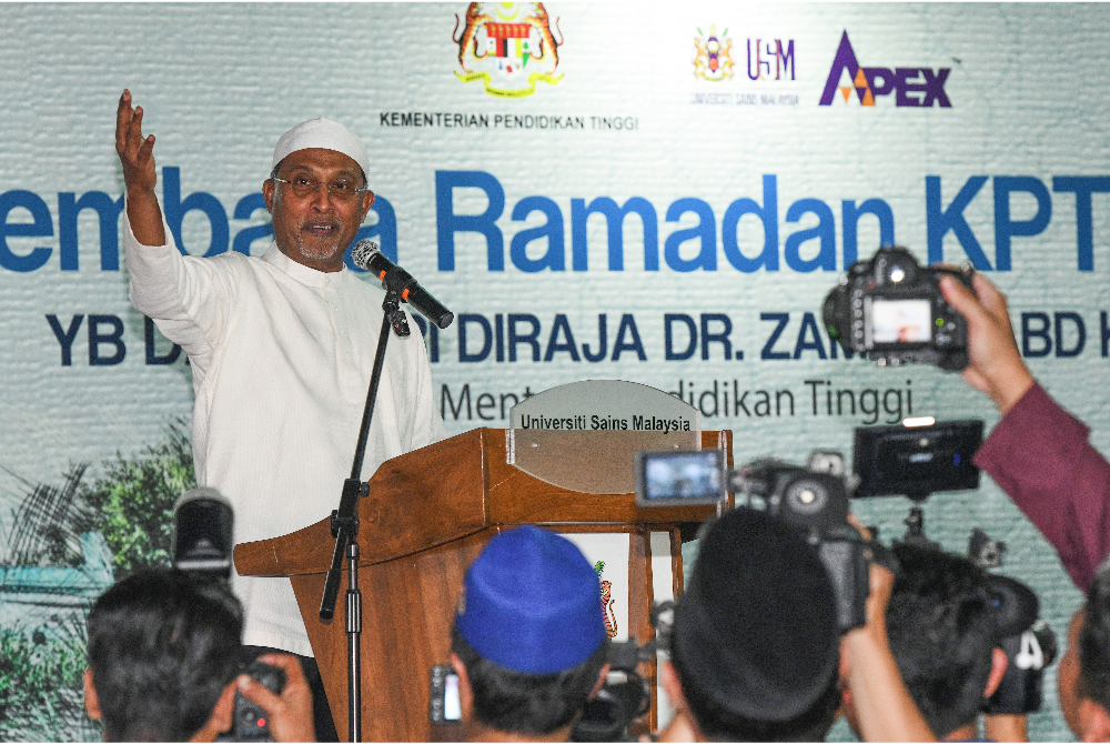 Menteri Pendidikan Tinggi, Datuk Seri Dr. Zambry Abd Kadir berucap pada majlis ‘Kembara Ramadan Kementerian Pendidikan Tinggi (KPT) 2025’ di Universiti Sains Malaysia (USM) pada Ahad. Foto Bernama