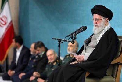 Khamenei menyatakan tawaran Wwashington untuk berunding bertujuan mendominasi Iran dan bukan menyelesaikan masalah. - Foto AP