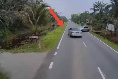 Tangkap layar insiden sebuah kereta memotong secara berbahaya dan hampir menyebabkan pertembungan dengan sebuah kenderaan lain dari arah hadapan.