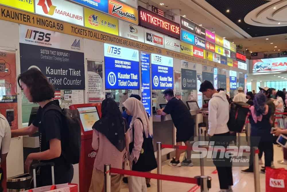 Permintaan tiket bas Aidilfitri dijangka meningkat minggu depan apabila lebih ramai perantau mula merancang perjalanan pulang ke kampung halaman.