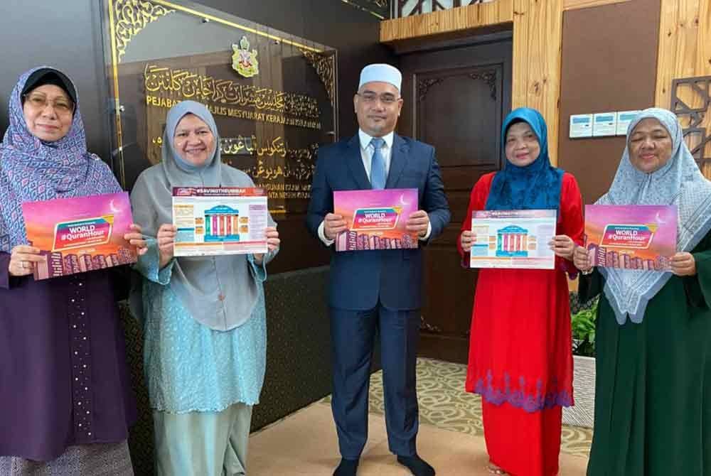 Mohd Asri semasa menerima kunjungan PRNNK di Kota Darulnaim sempena Jelajah Kempen World #QuranHour 2025 pada Isnin.