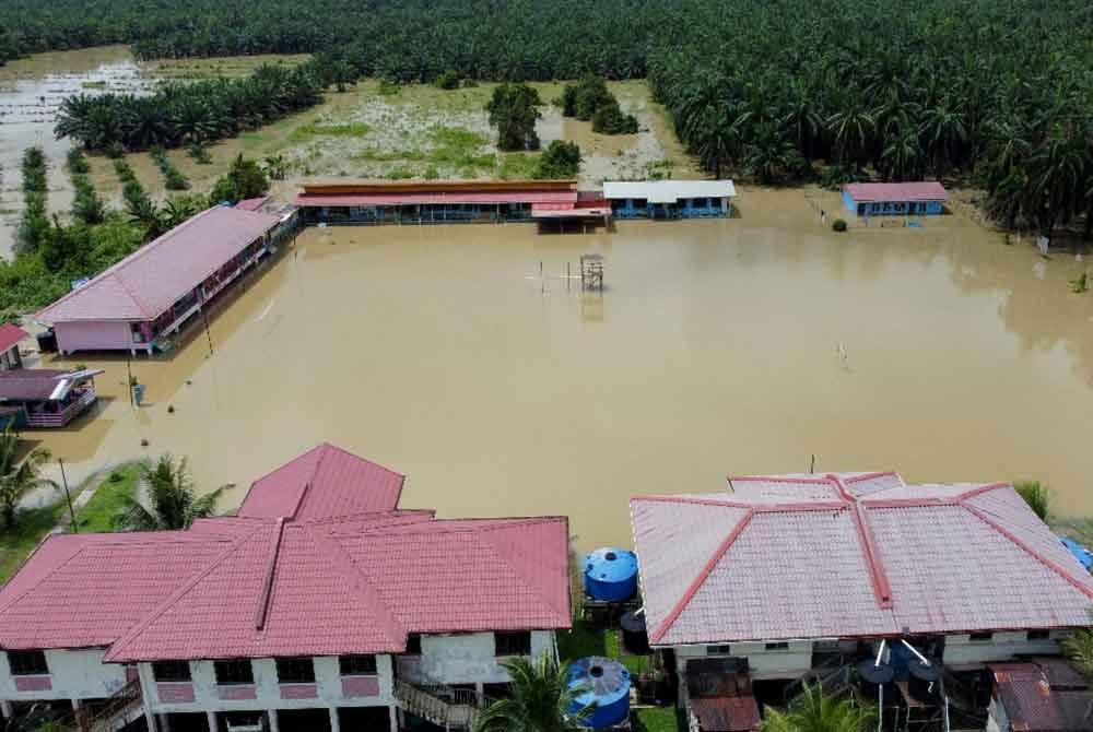 Nadma) diminta untuk memperkukuhkan penyelarasan bantuan kepada mangsa banjir yang kini melanda Sabah dan Sarawak. Gambar fail