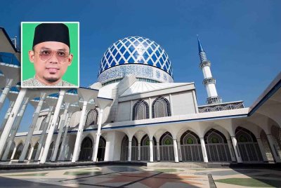 Pengurusan masjid perlu mengambil inisiatif menyesuaikan diri dengan arus teknologi terkini. Gambar kecil: Muhammad Ramadhan