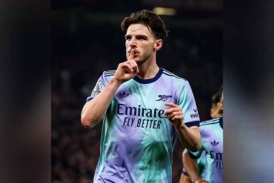 Rice meraikan jaringan dengan isyarat 'senyap' kepada penyokong United.