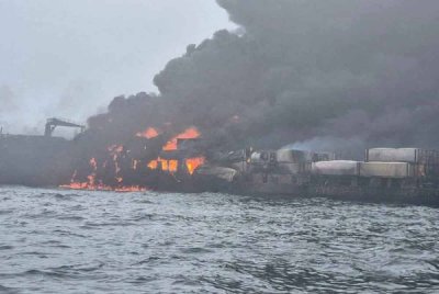 Dua kapal bertembung di Laut Utara, Atlantik hingga cetus kebakaran.