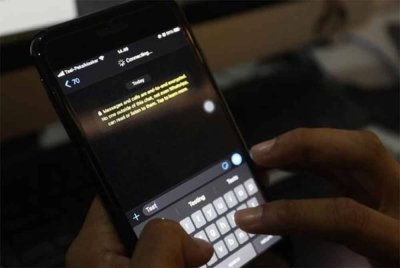 Kejadian tembakan berlaku di Peshawar gara-gara dibuang daripada grup WhatsApp. - Gambar hiasan