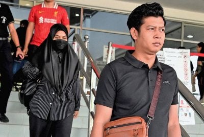 Ibu kepada Allahyarham Zayn Rayyan Abdul Matiin membuat laporan polis berhubung penerimaan satu pautan video menerusi aplikasi WhatsApp pada Ahad. Foto fail Bernama