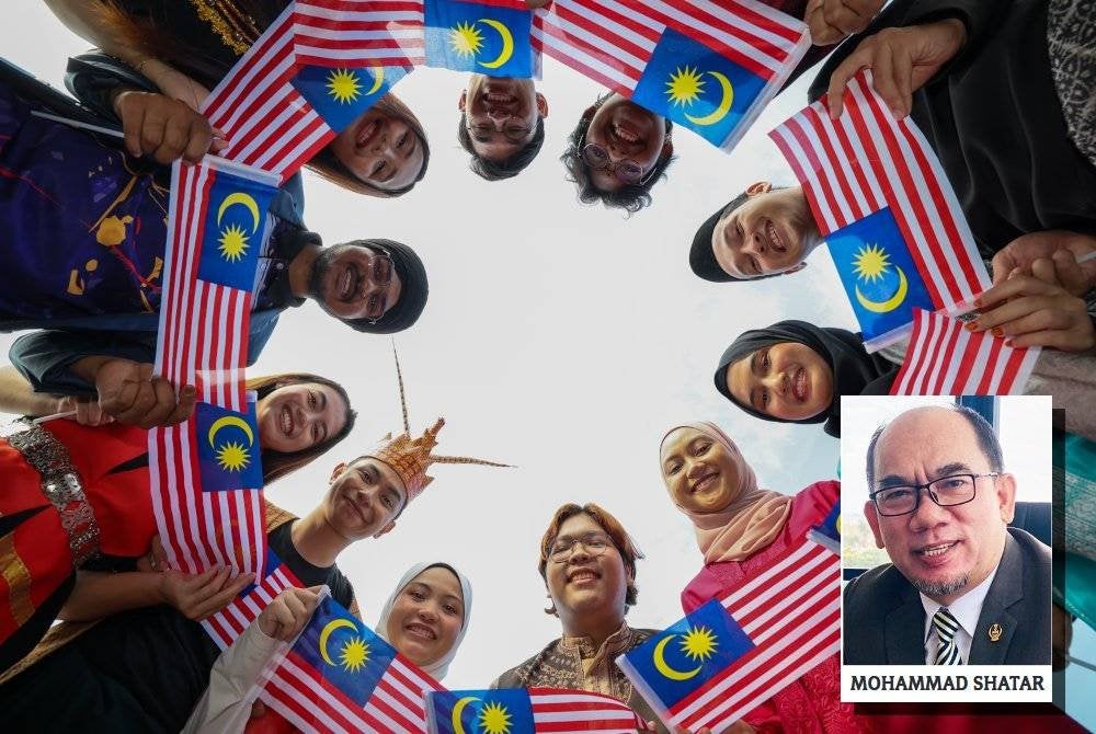 Malaysia dikenali sebagai sebuah negara Islam kerana majoriti penduduknya beragama Islam, dengan kehidupan rakyatnya berlandaskan nilai serta norma masyarakat yang menekankan kesederhanaan dan toleransi. (Gambar kecil: Mohammad Shatar) Gambar hiasan