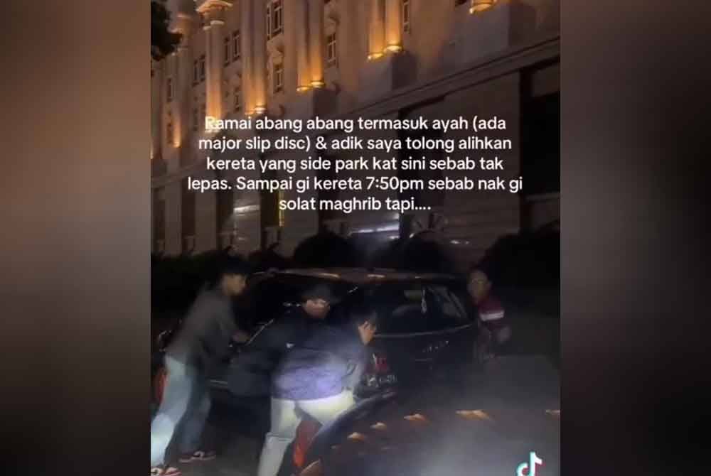 Sebuah kereta yang diparkir secara bertindih terpaksa dialihkan beramai-ramai bagi membolehkan kenderaan pengguna yang terhalang meneruskan urusan masing -masing.