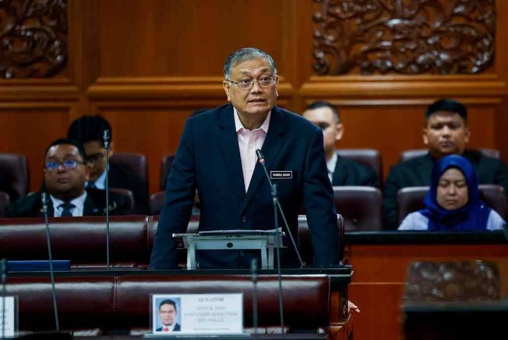 Shamsul Anuar pada sesi pertanyaan-pertanyaan bagi jawab lisan ketika Mesyuarat Pertama Penggal Keempat Parlimen ke-15 di Dewan Negara pada Rabu. Foto Bernama