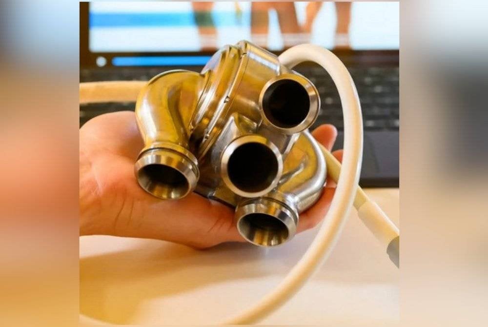Lelaki itu yang menderita kegagalan jantung yang teruk, hidup menggunakan BiVACOR Total Artificial Heart (TAH) iaitu pam darah yang diperbuat daripada titanium, selama lebih dari 100 hari sebelum menerima pemindahan jantung pada Mac. Foto hiasan