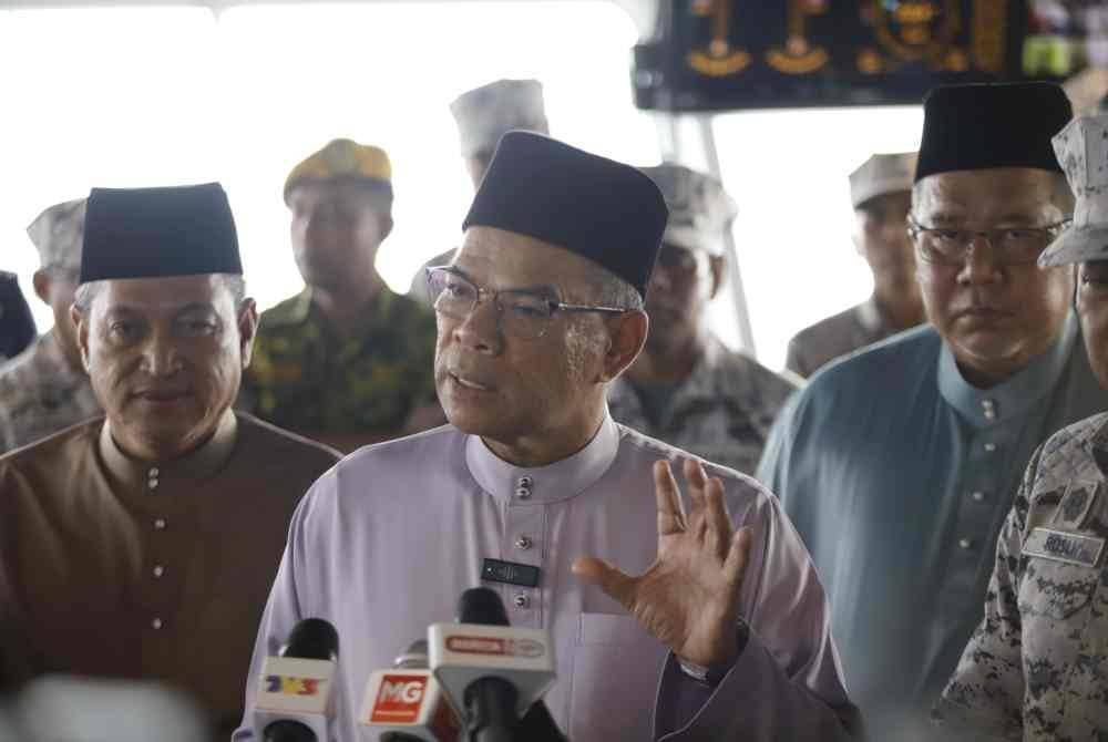 Saifuddin ketika sidang akhbar di atas kapal KM Tun Fatimah di Klang pada Rabu.