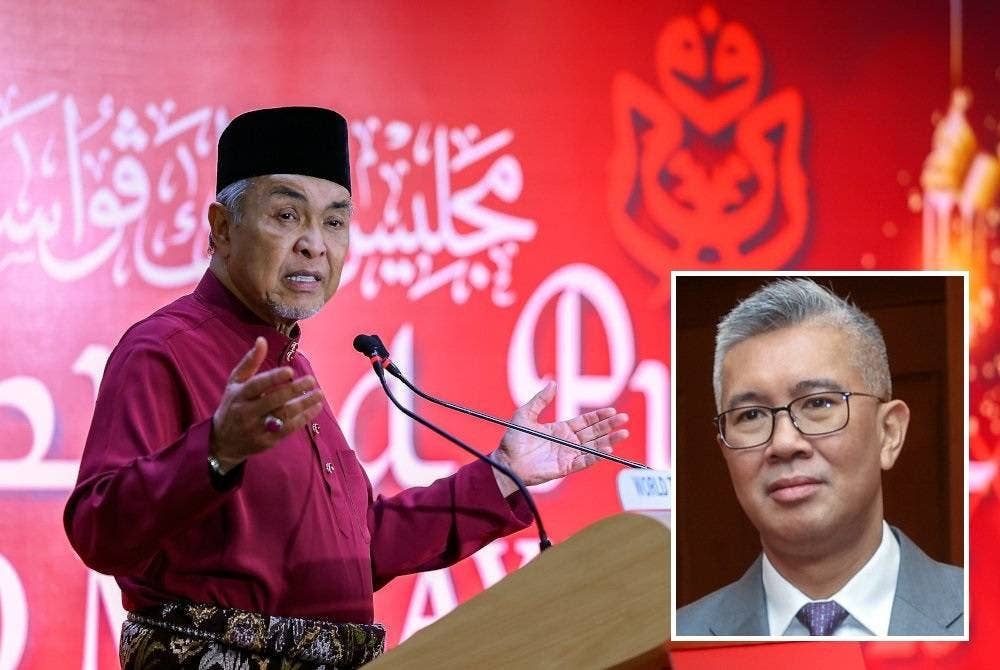 Ahmad Zahid menyampaikan ucapan pada Majlis Berbuka Puasa UMNO Malaysia 2025 di Dewan Tun Razak, Pusat Dagangan Dunia (WTC) pada Rabu. Foto Bernama (Gambar kecil: Tengku Zafrul)