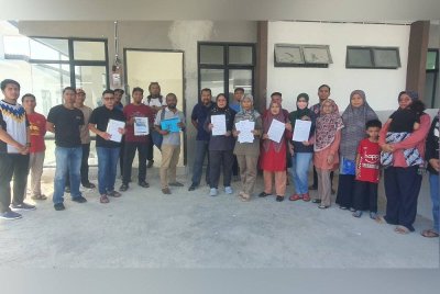 Sebahagian pembeli projek perumahan di Nibong Tebal melahirkan kekecewaan mereka terhadap kualiti rumah dibeli.