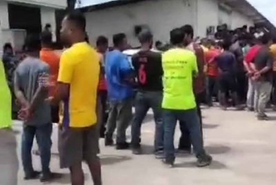 Rusuhan berpunca daripada isu kelewatan pembayaran gaji pekerja.